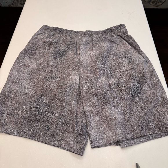 LULULEMON Mens Pace Breaker LINED SHORT 9" INSEAM GRAY & Black Size Large - Picture 2 of 11